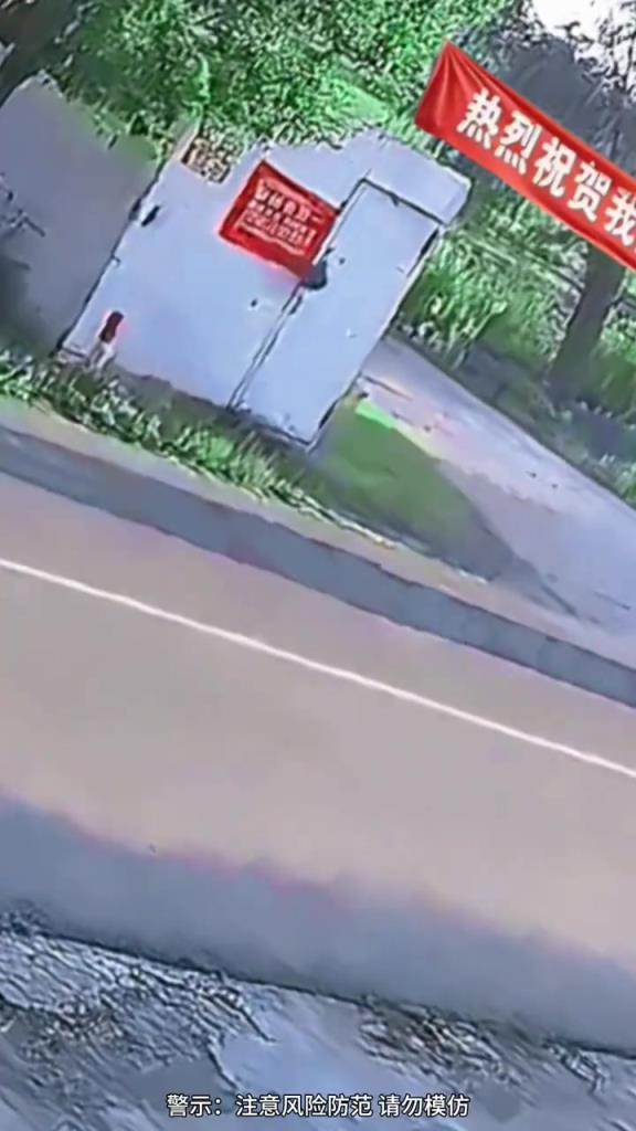 这白色小屋负有主要责任 太影响视线了