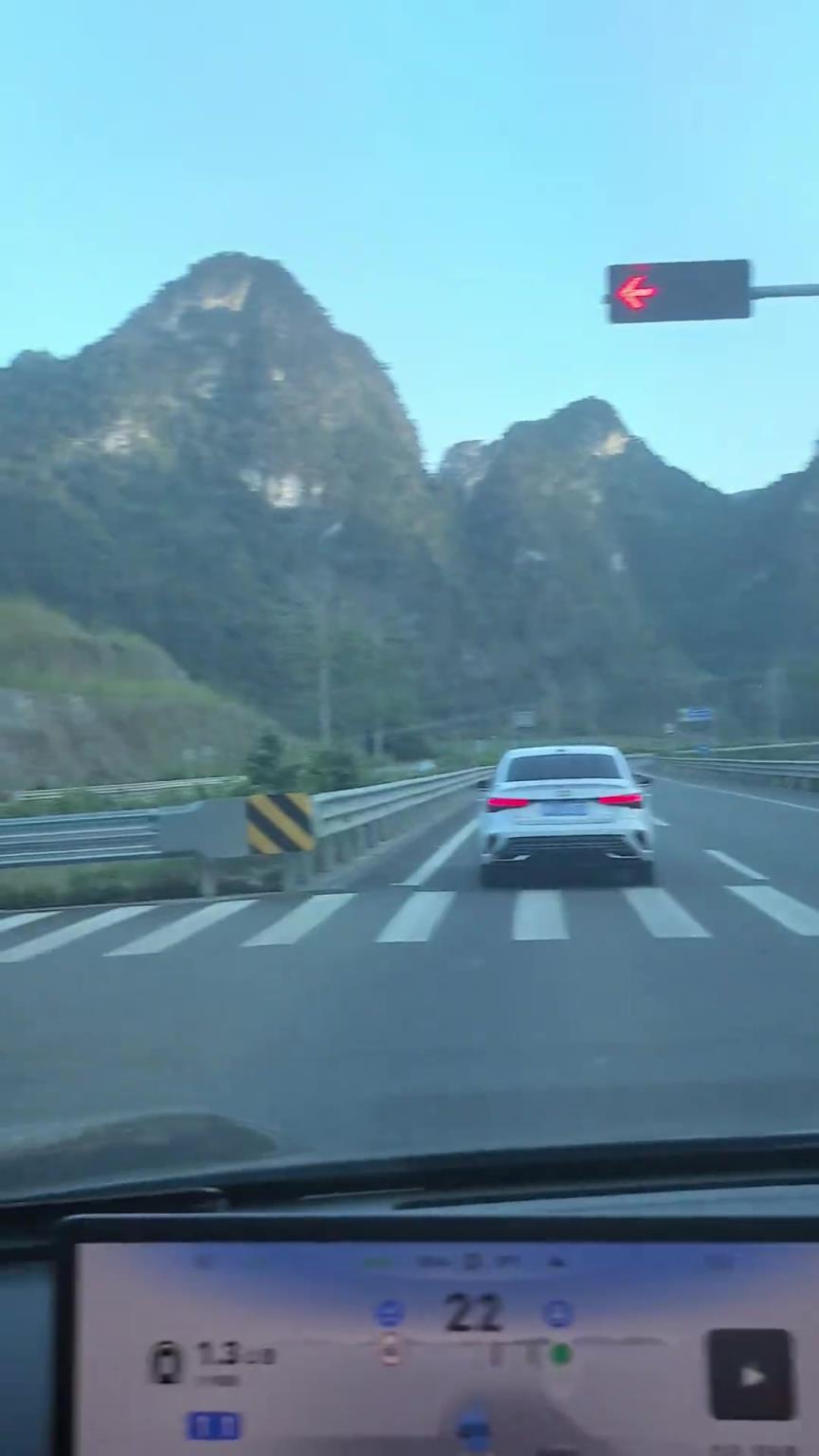 这应该不是高速吧？！