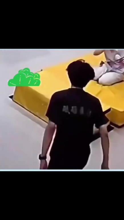 這是衣服被扯斷了？？