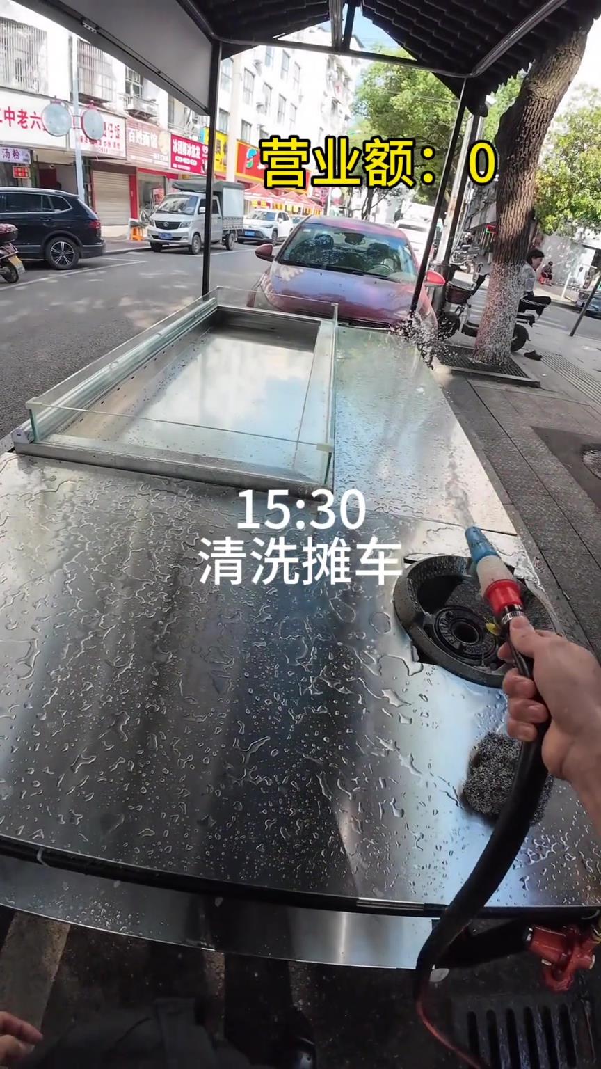 出一天攤能賣4000啊？這是炒得有多好吃？！