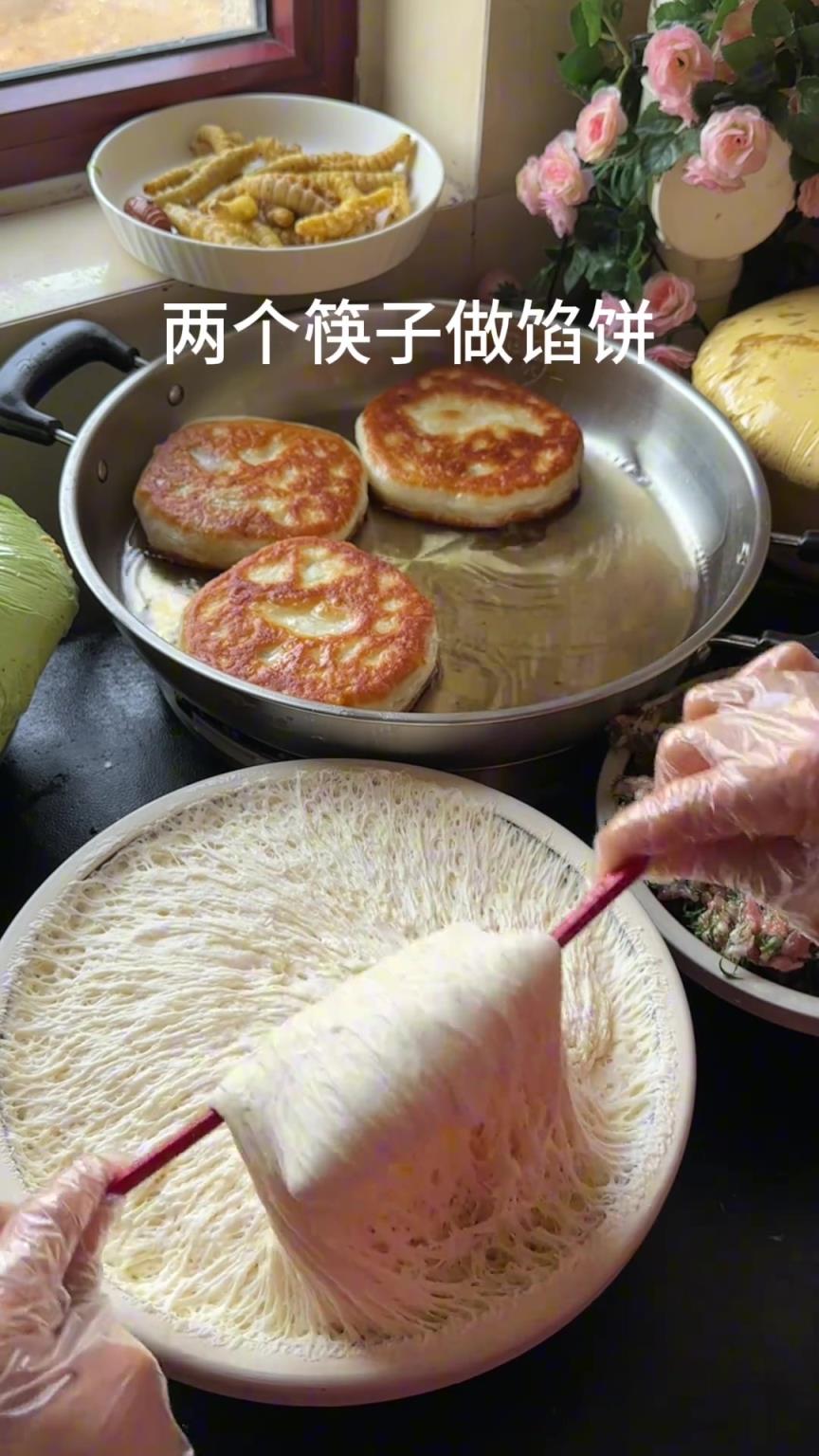 兩根筷子攪一攪就能做出好吃的發面餡餅