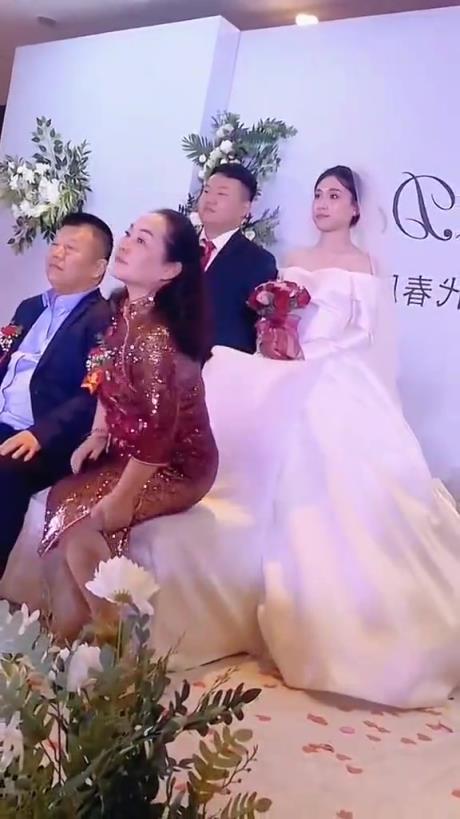 這老娘們一看就不好惹