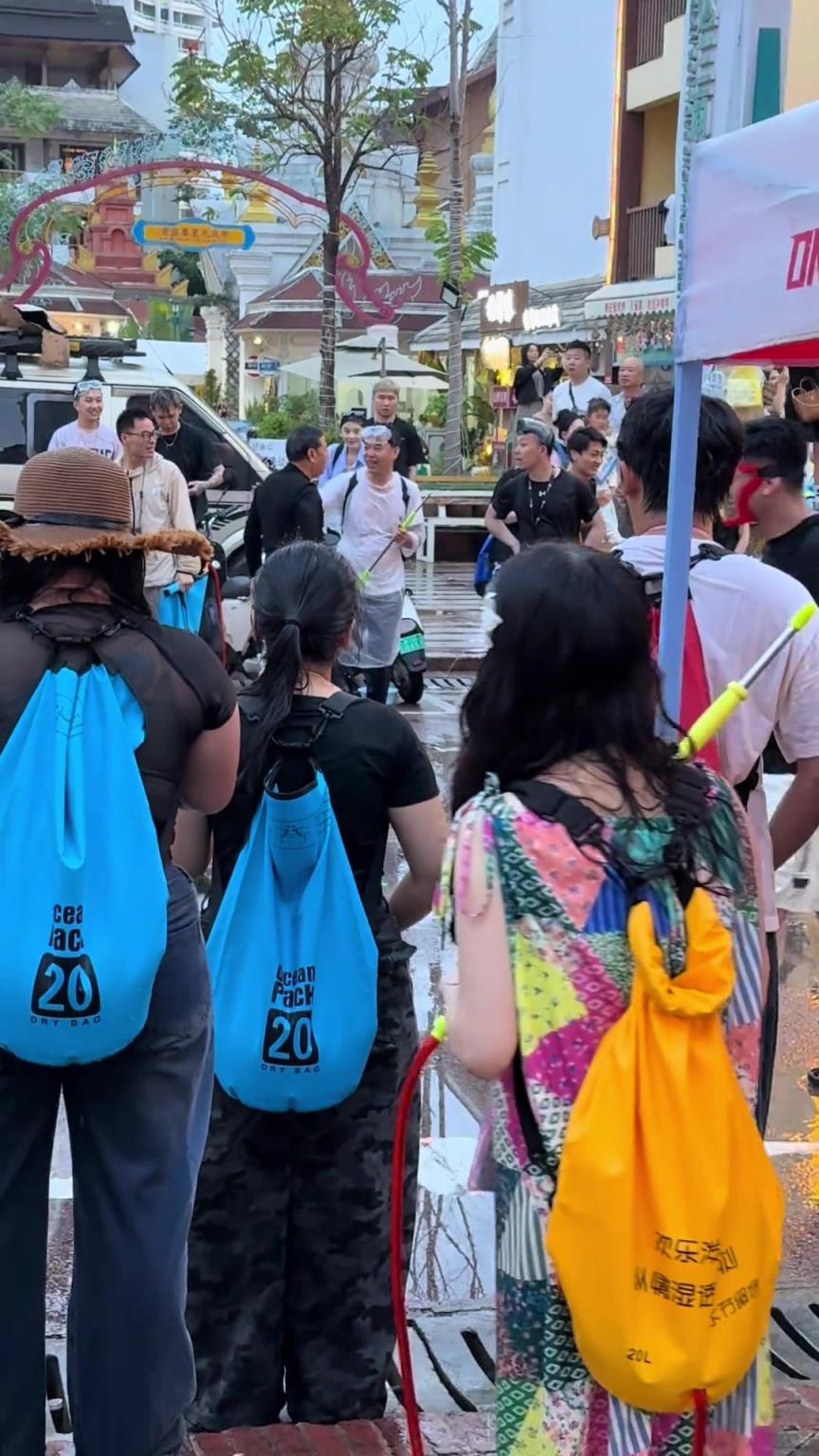 潑水節(jié)原來是這樣玩的嘛？！
