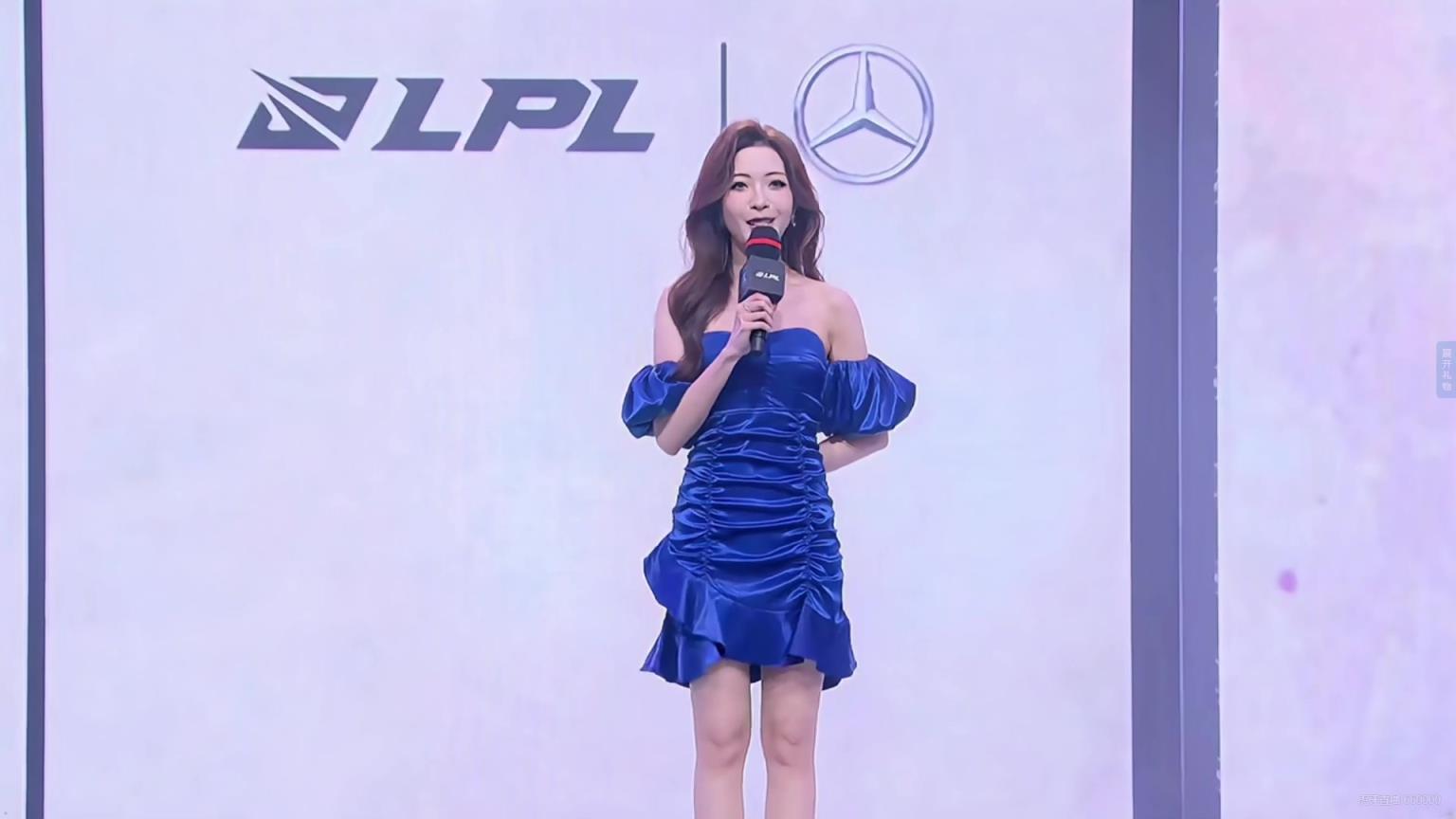 蓝精灵！主持人希然登场 气场温婉尔雅