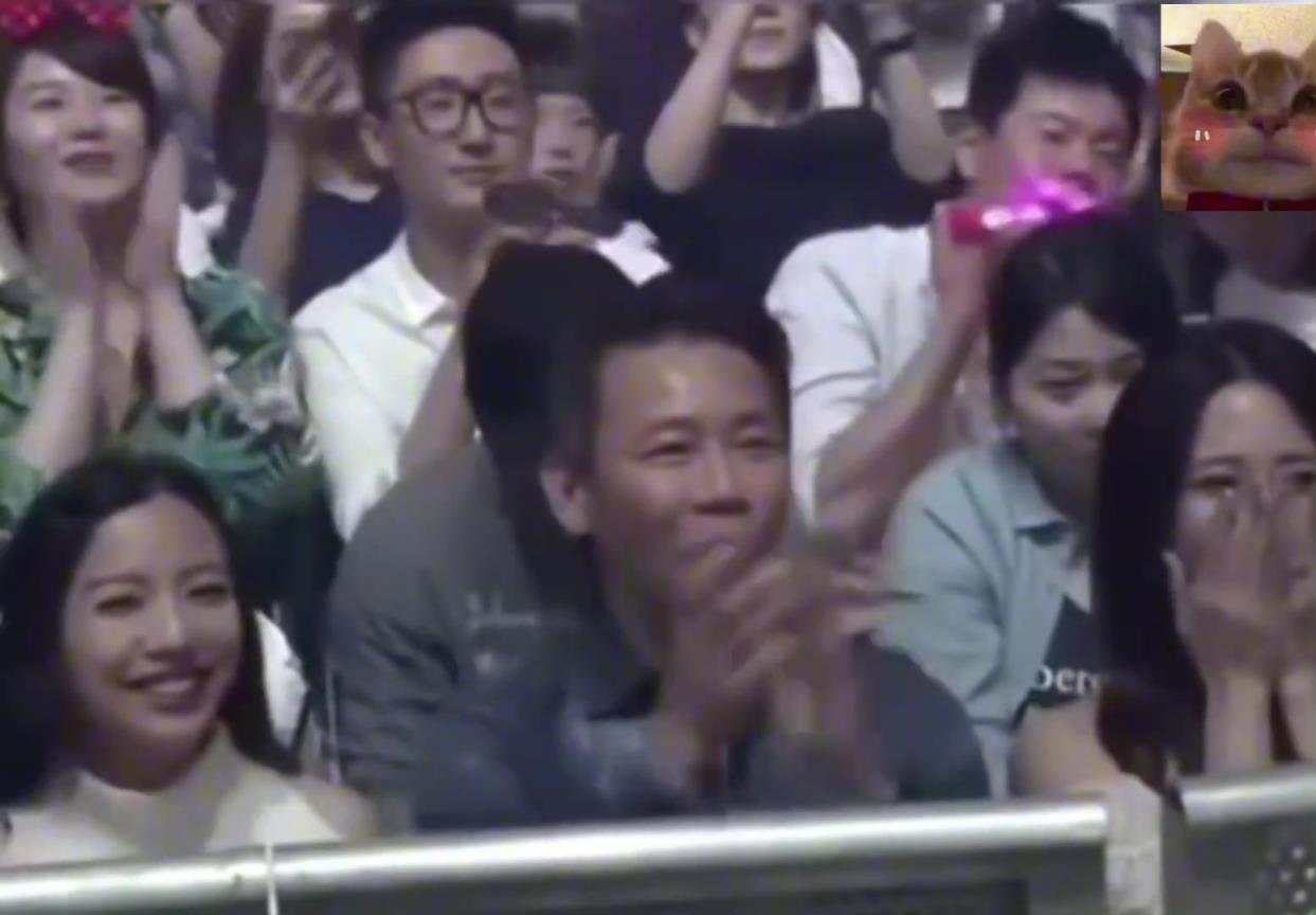 陶喆在王力宏演唱會(huì)上親吻女生