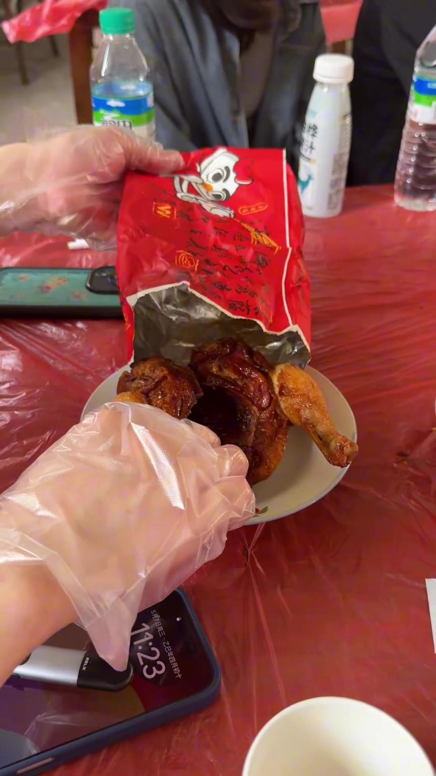 小孩：终于上了道硬菜！！