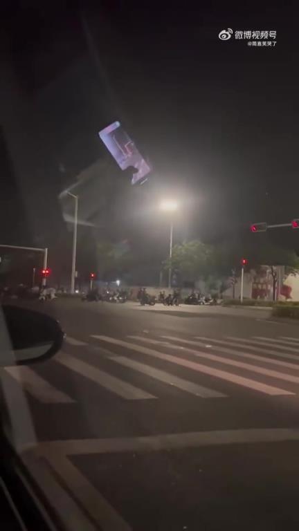 众多鬼火少年聚集，你能猜出这是哪座城市吗？