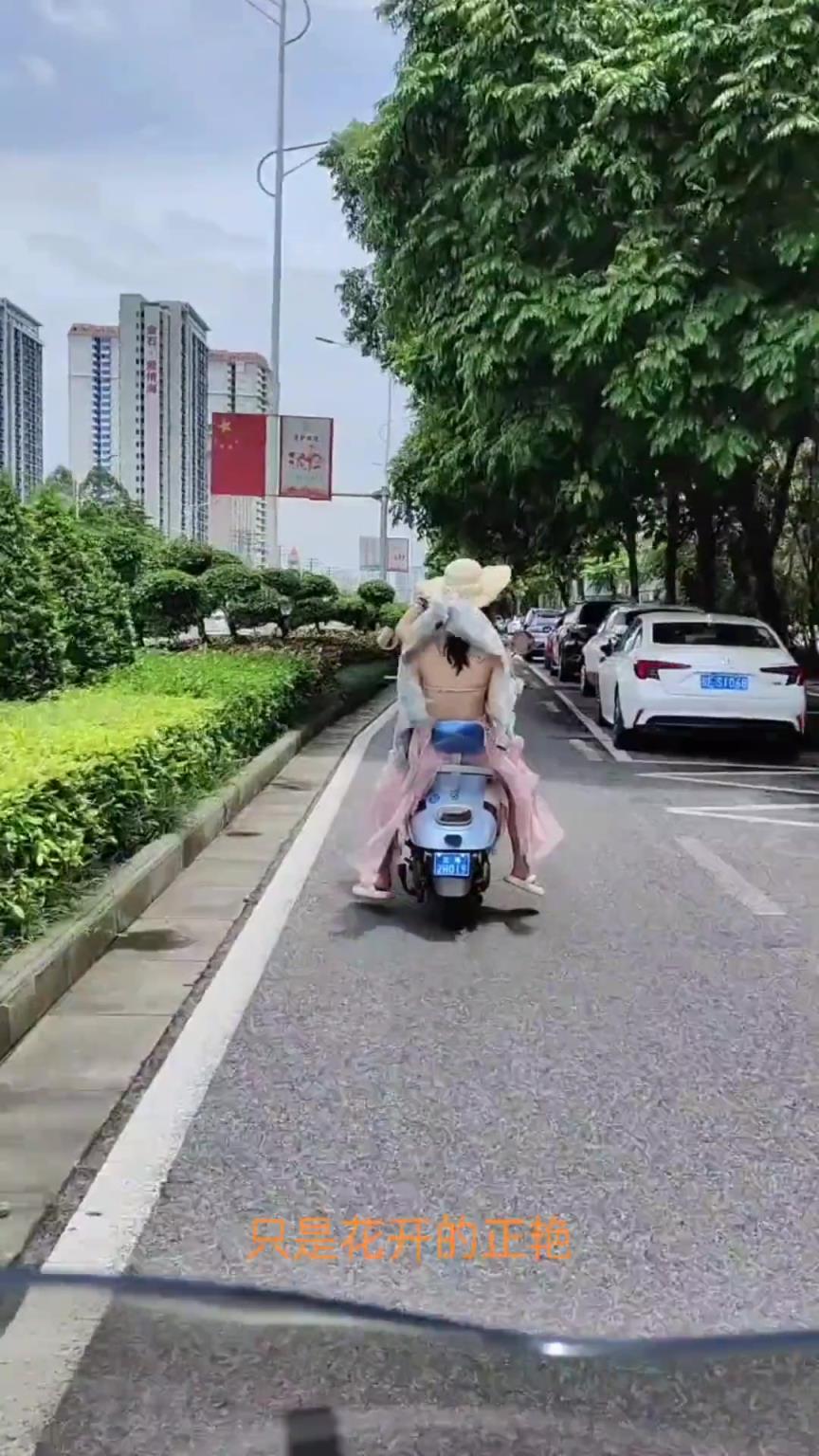 只是花開(kāi)得正艷，我不去欣賞 倒顯得有些不解風(fēng)情了...