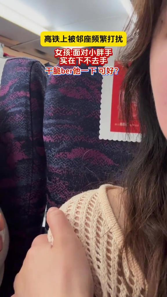 小孩子最愛摳洞洞，你這衣服上都是