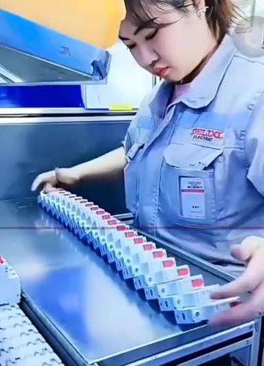 《我不是賭神之流水線打螺絲的日子》