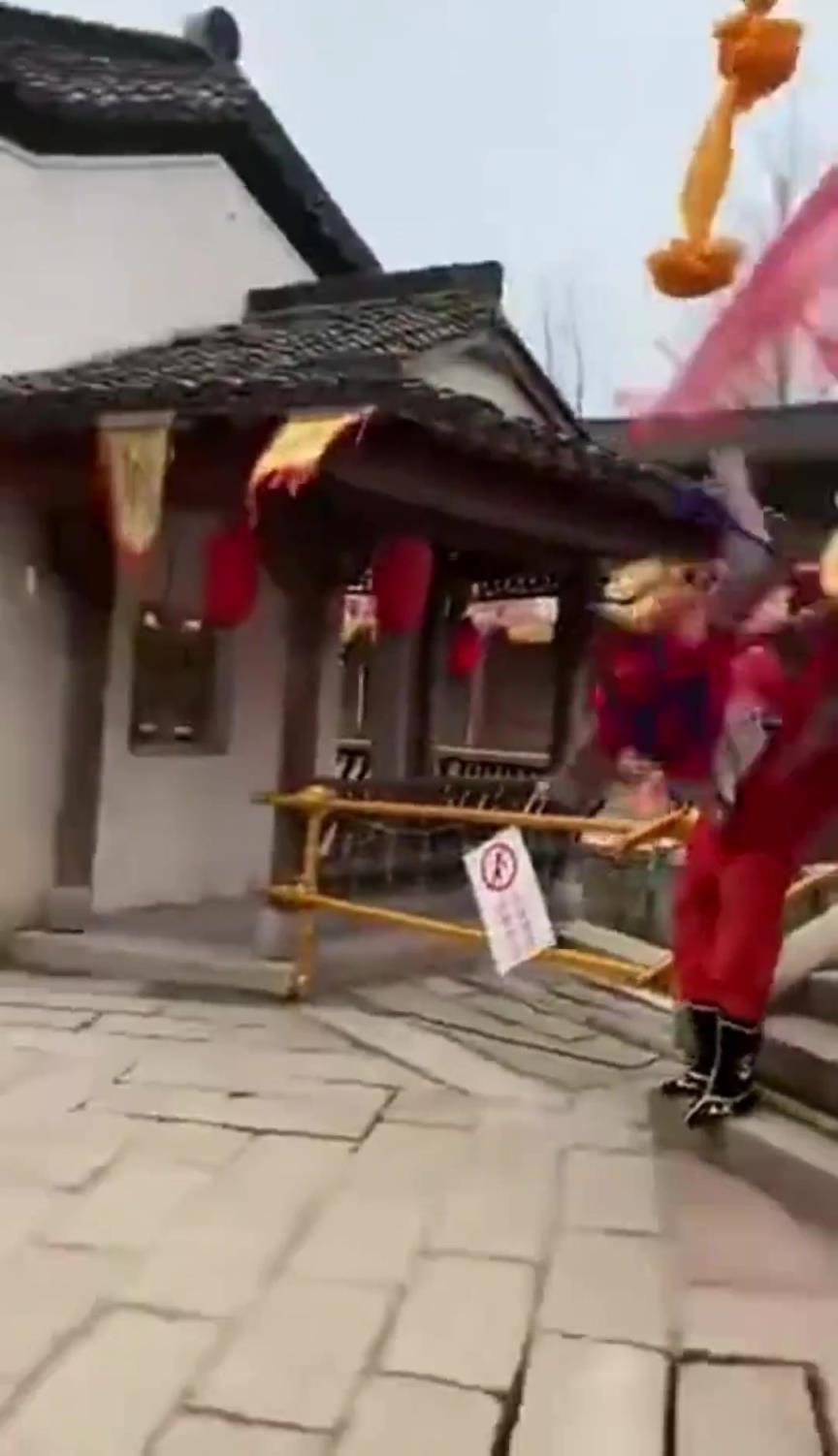 女生这是花钱遭罪啊！！