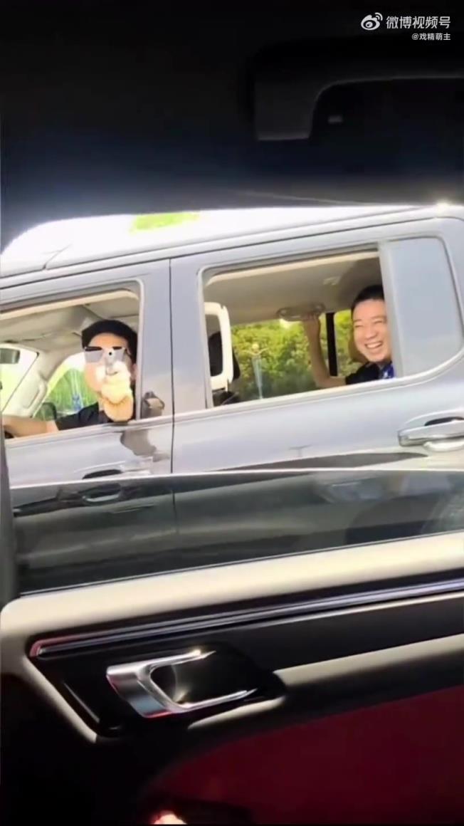 这回玩笑开大了吧，下次还敢嘚瑟不？！