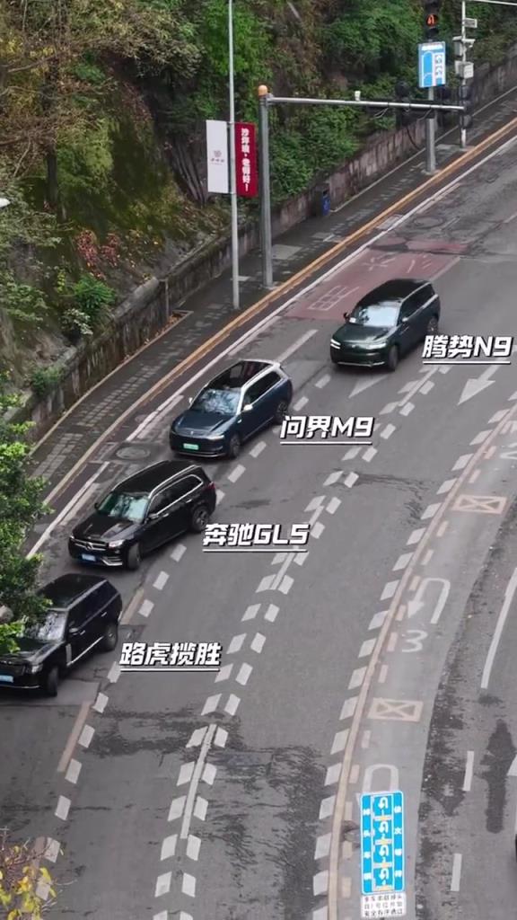 腾势 N9 掉头丝滑，从容不迫显实力