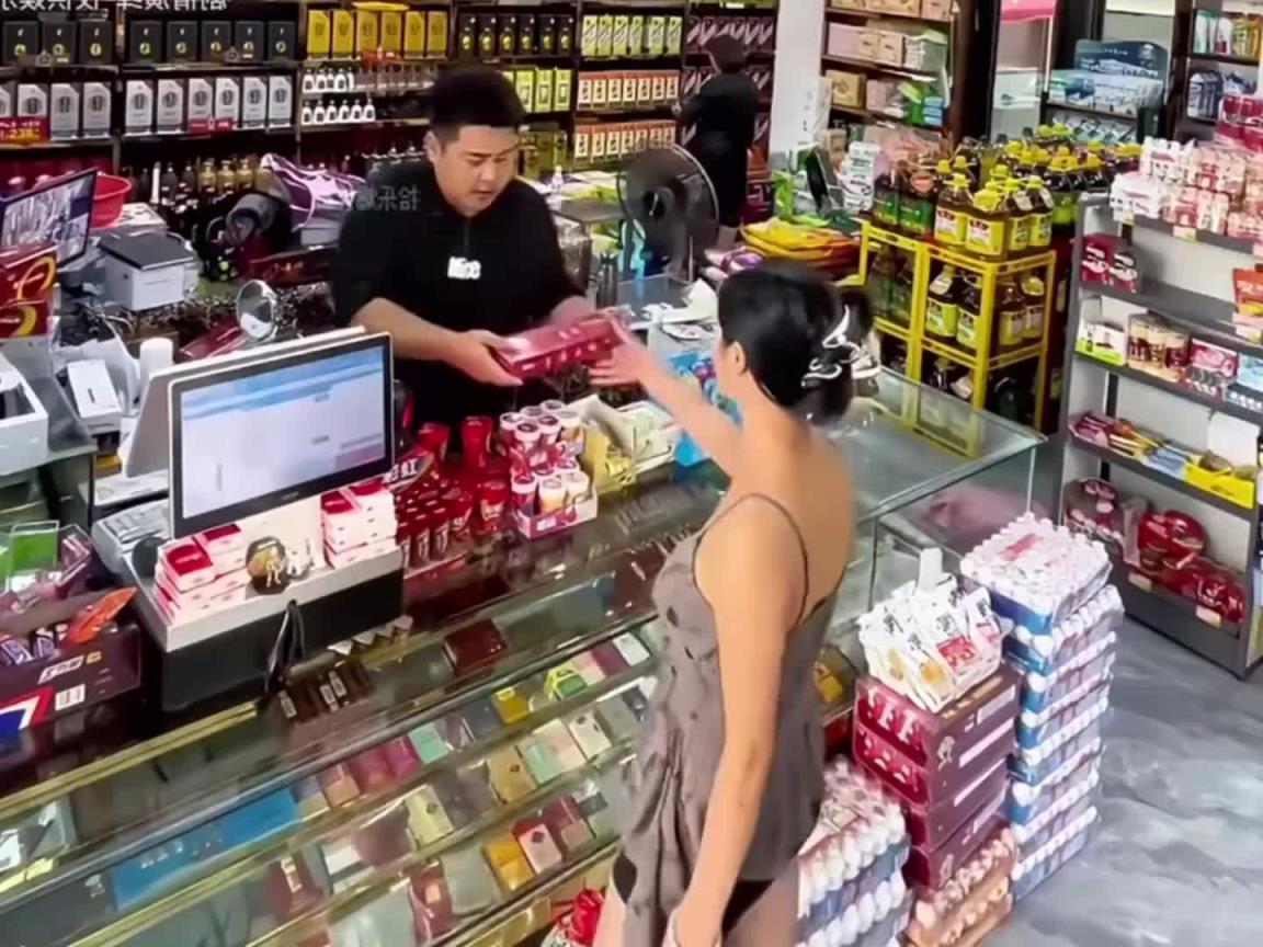 老板：她现在荷尔蒙都乱飚的么？！辣眼睛啊...