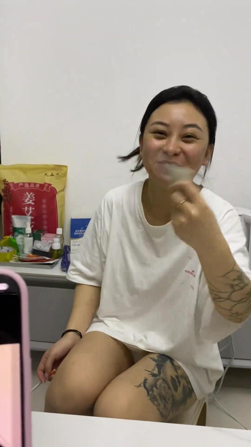 女生这照片也太假了吧！！