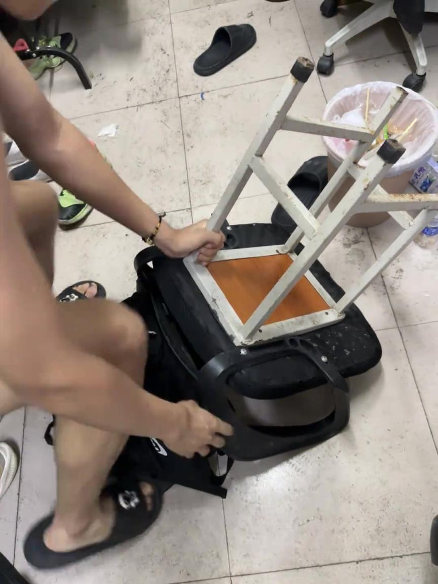 男子自己改装宿舍椅子，简直是个天才