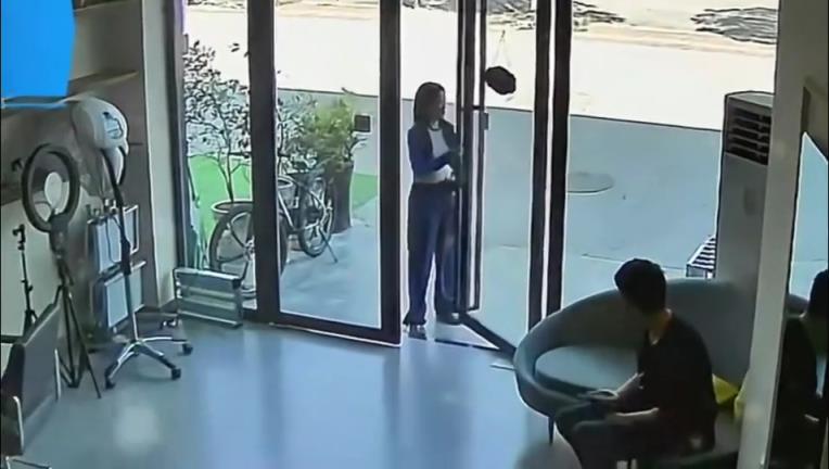 減肥也有錯(cuò)？理發(fā)店老板瘦了40斤，顧客沒(méi)認(rèn)出后一句話引爆笑