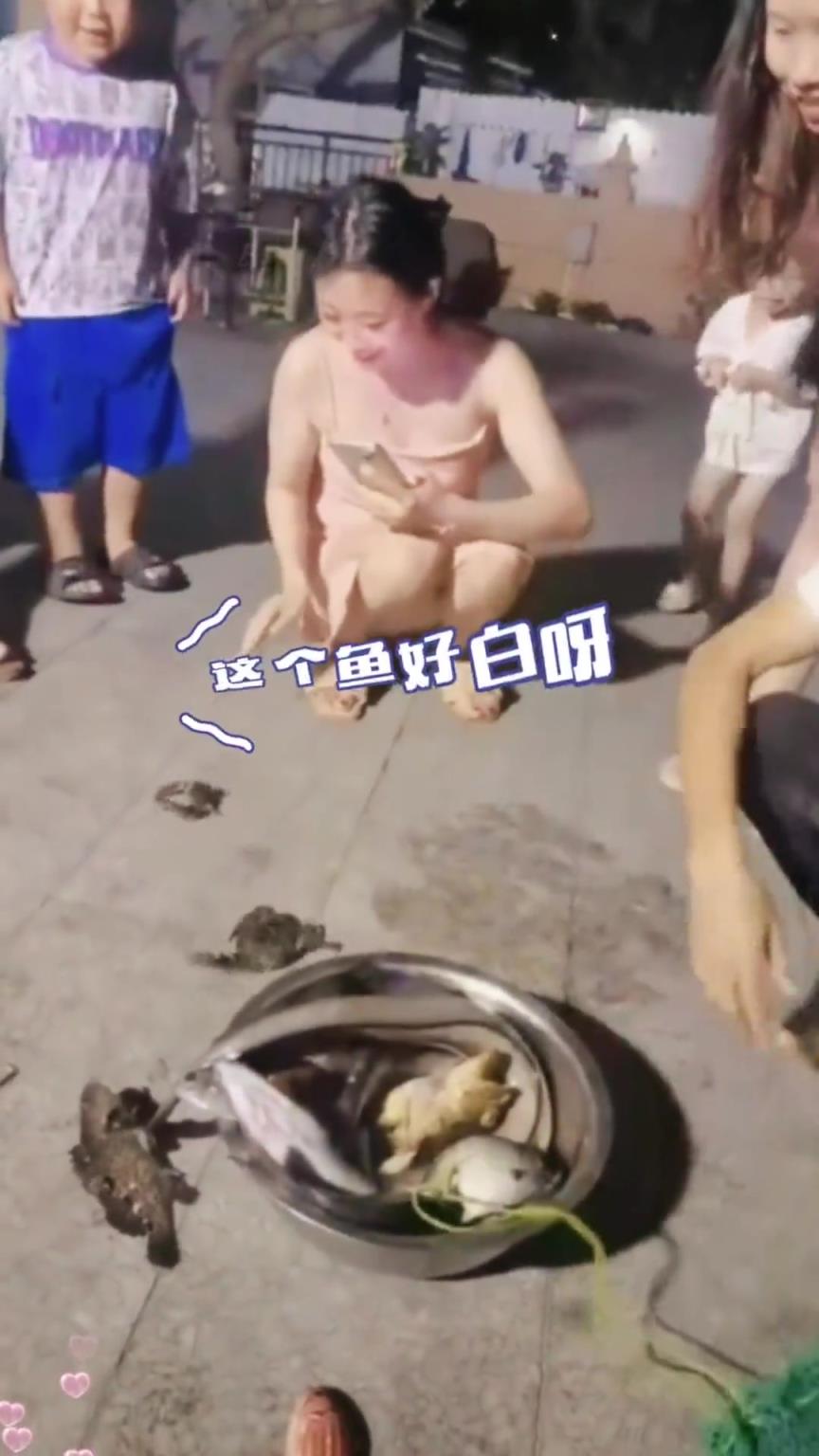 今天捞鱼收获满满，一家人晚上都可以加餐了！
