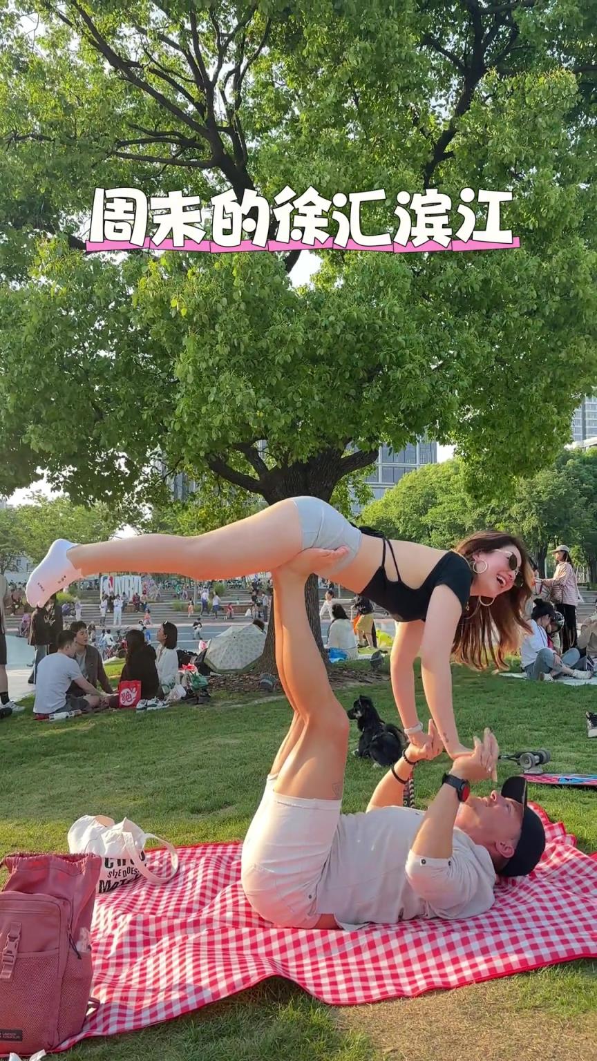 周末在徐汇滨江，看到这对老外夫妻，太会玩了！