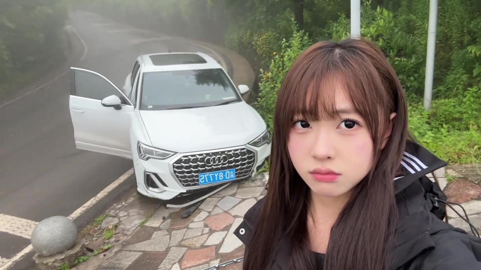 在這種情況下，也就只有女生能美美的自拍了??！