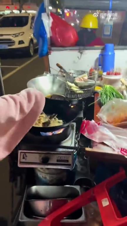 想吃夜宵，结果竟夜跑了二里路