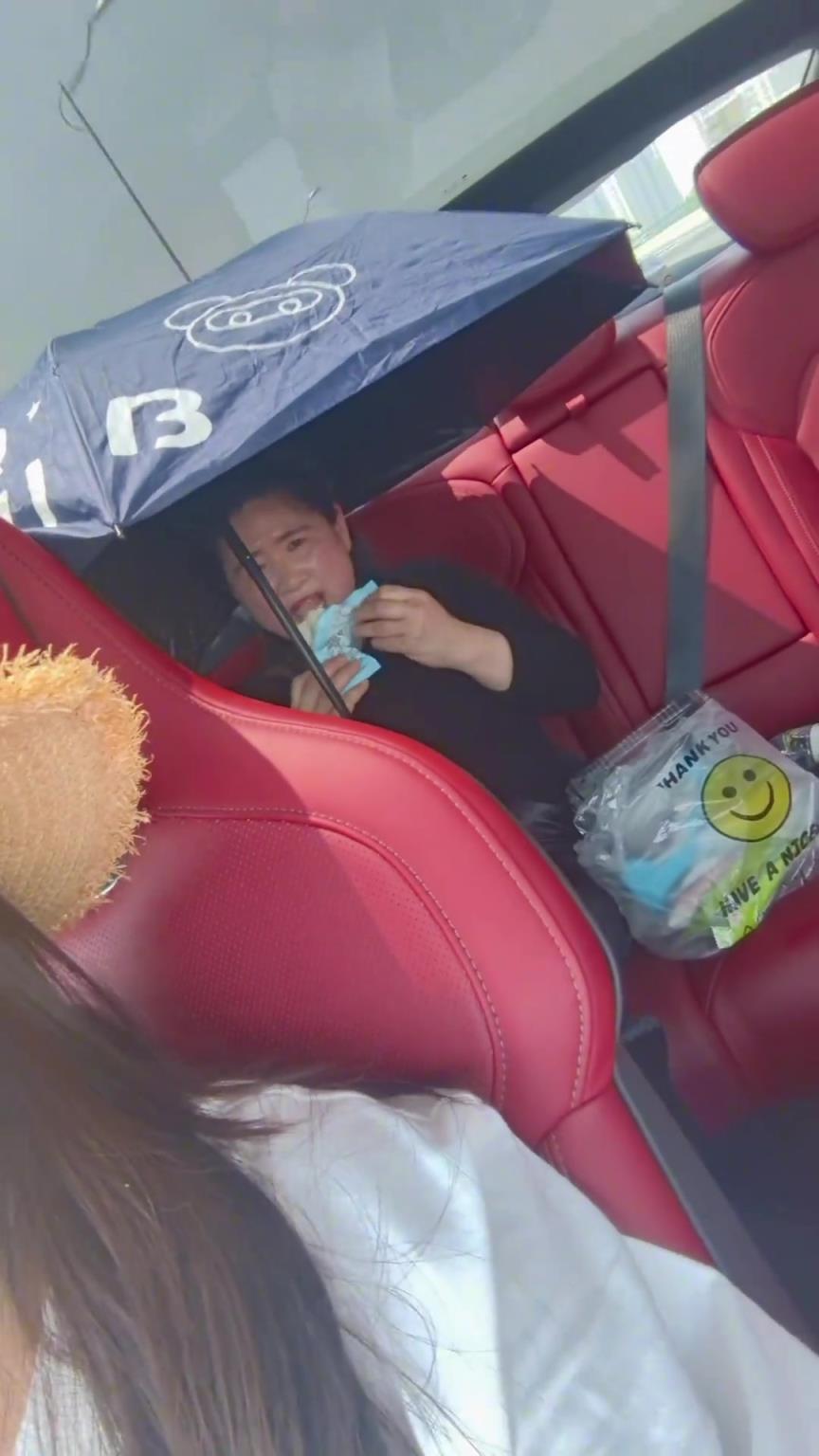 为什么这么热还要开顶棚呢？