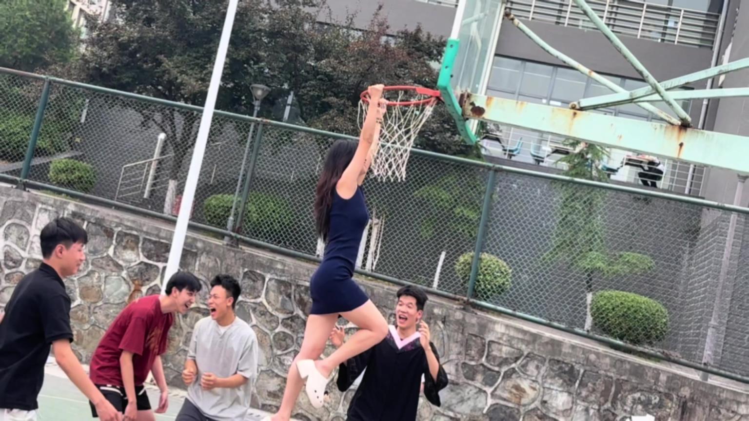 这女生被宠上天了啊！一次性扣了5个？