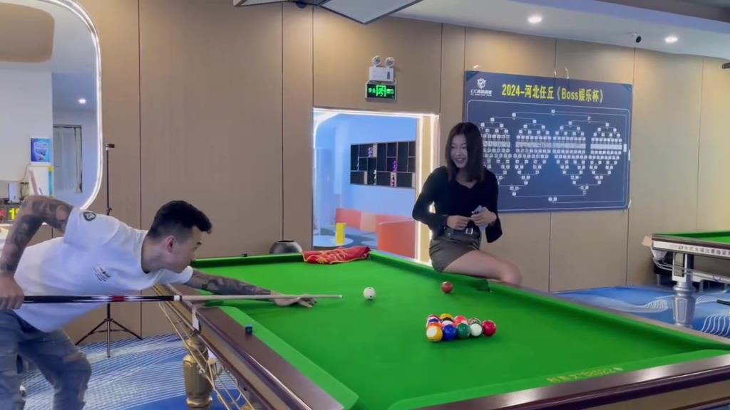 跟助教说别闹~能不能严肃点打球了！
