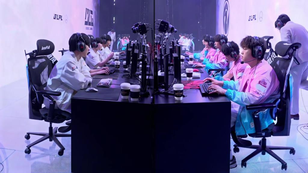 ON的Solo有這么強(qiáng)？！TheShy與ON展開(kāi)EZ對(duì)決 ON兩次單殺