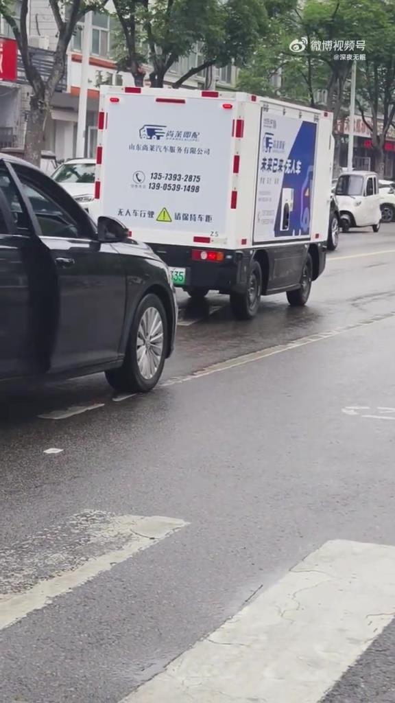 网友: 发现一件不得了的事，无人车不一定是无人的