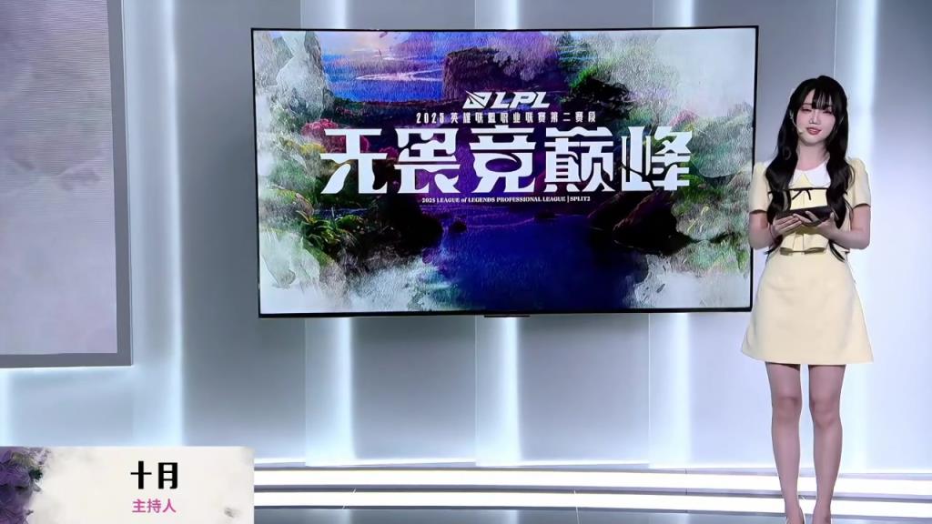 清純女大，十月淡黃的短裙加 蓬松的頭發(fā)