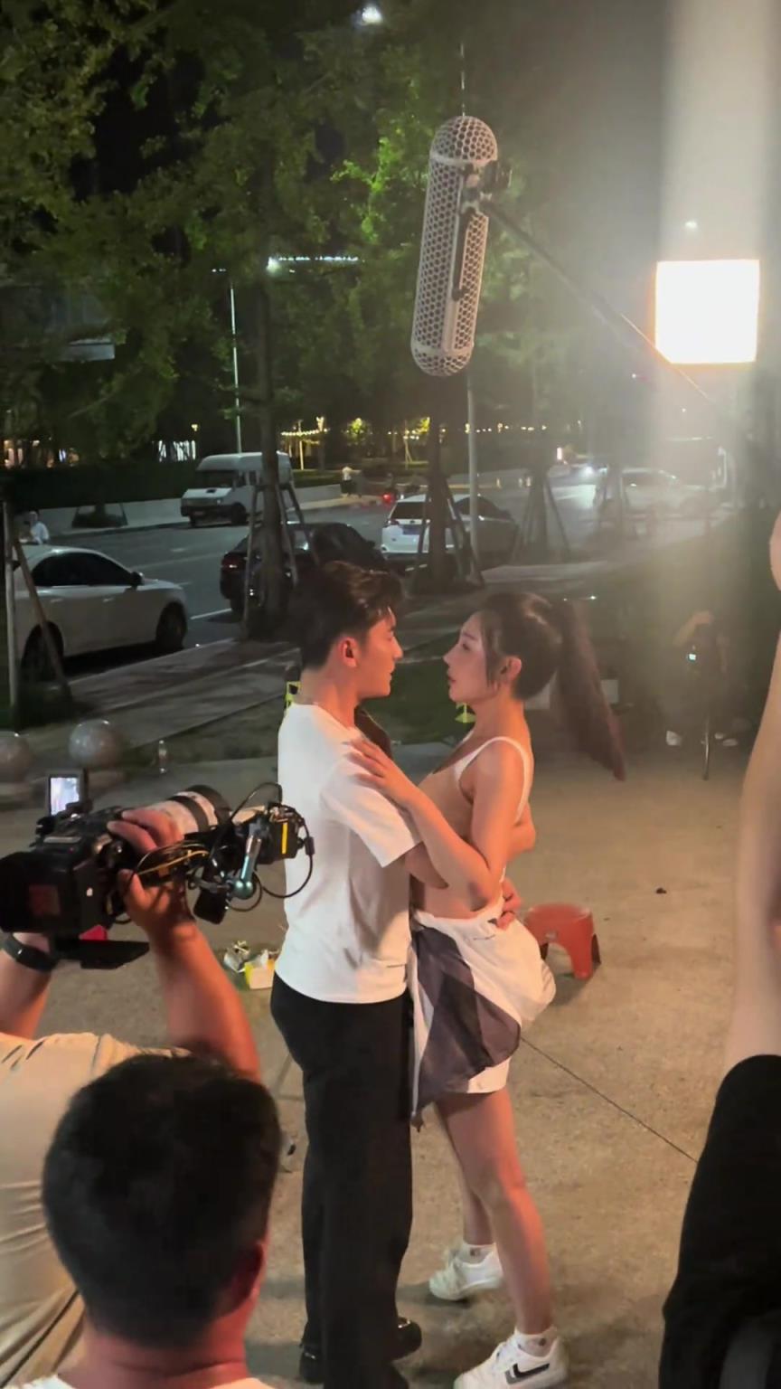 原来甜甜的无脑剧都是这样拍的啊...