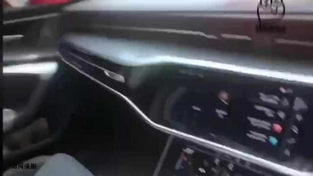 当车门被打开的那一刻,兄弟怀疑人生了吧!!