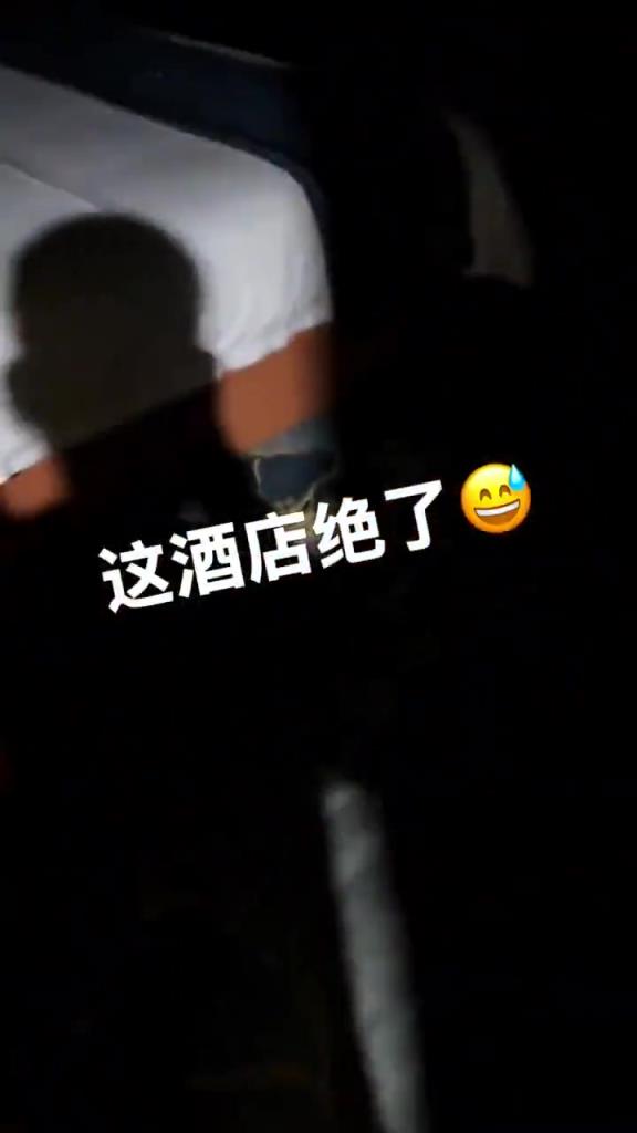 睡一半起来唱歌吧，要不然总感觉亏了