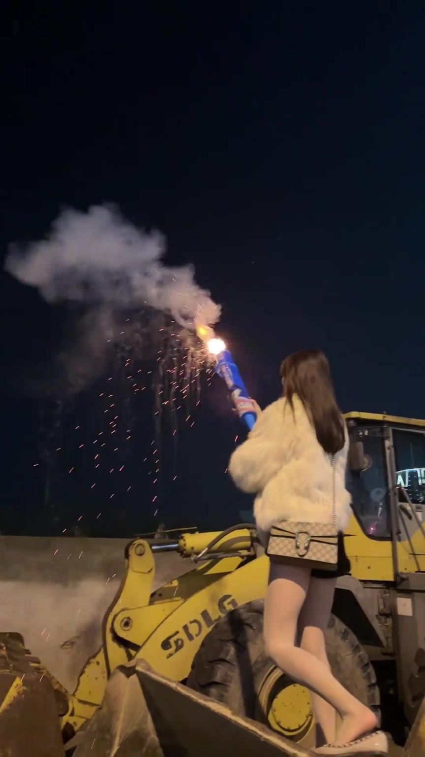 这加特林看起来一点后坐力没有啊