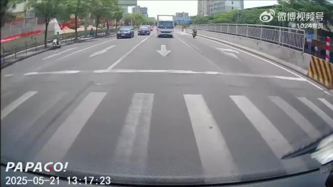 沒有任何防護(hù)措施，這個滑行距離應(yīng)該磨的皮開肉綻的！