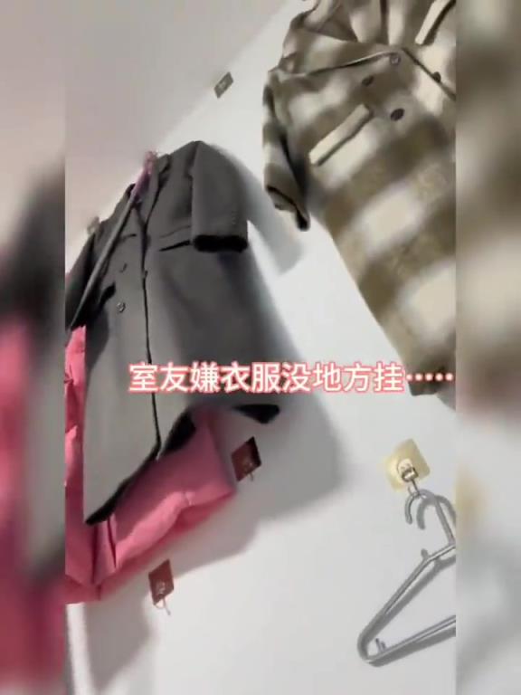 室友嫌衣服没地方挂，结果整成了服装店！！！