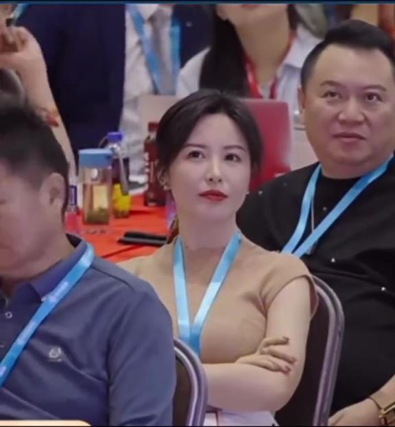 老板們一定要潔身自好！這一句給她整樂了
