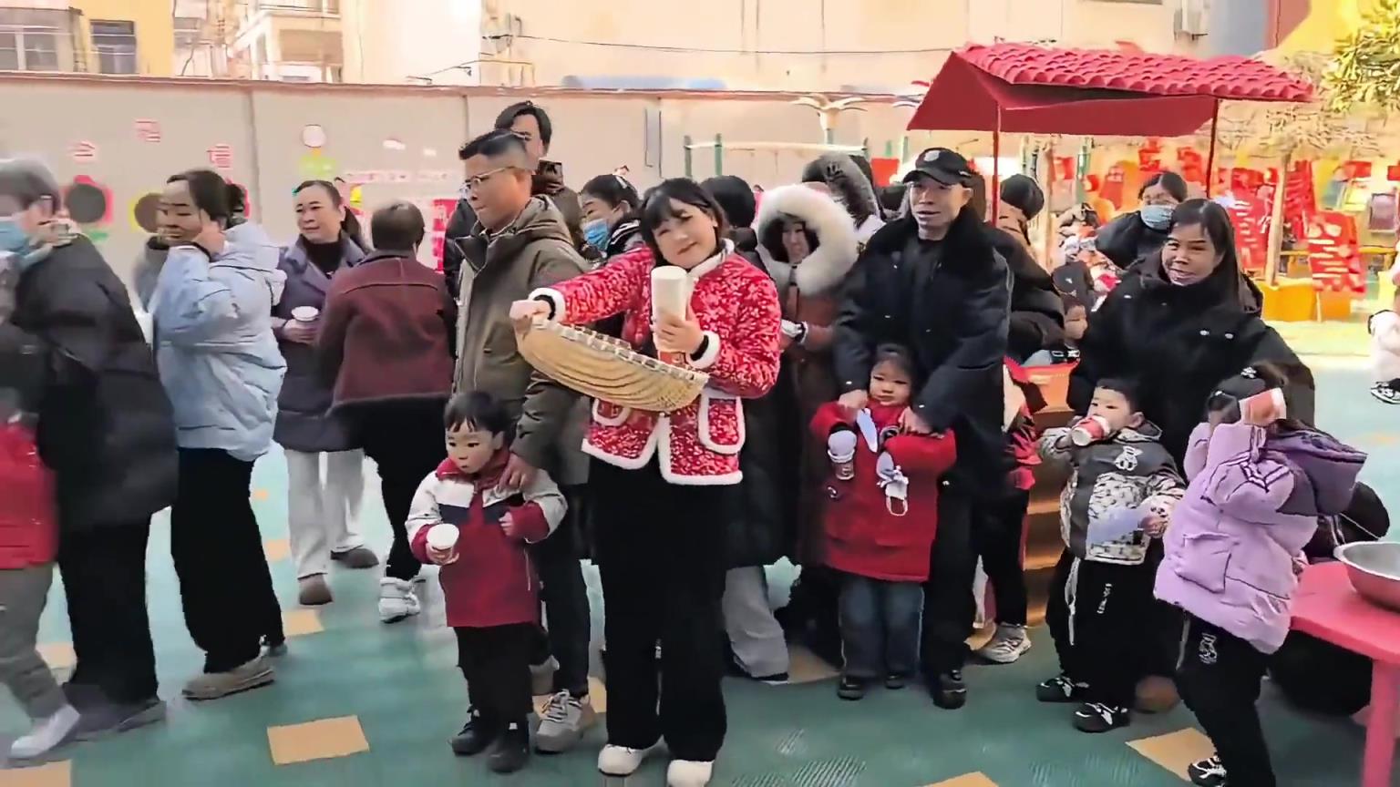 大爺：是時(shí)候來發(fā)炸裂的開場了?。? title=