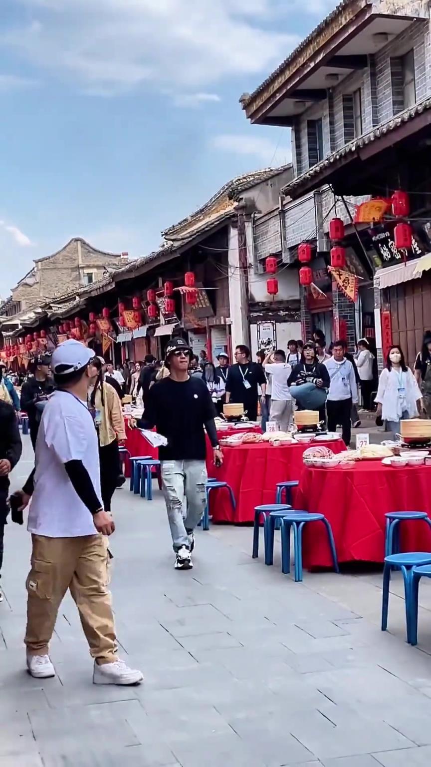 哪个明星，这么大排场