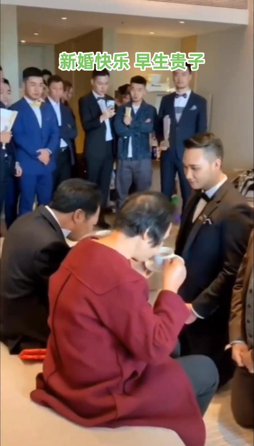 两情若是长久时，又岂在男男女女