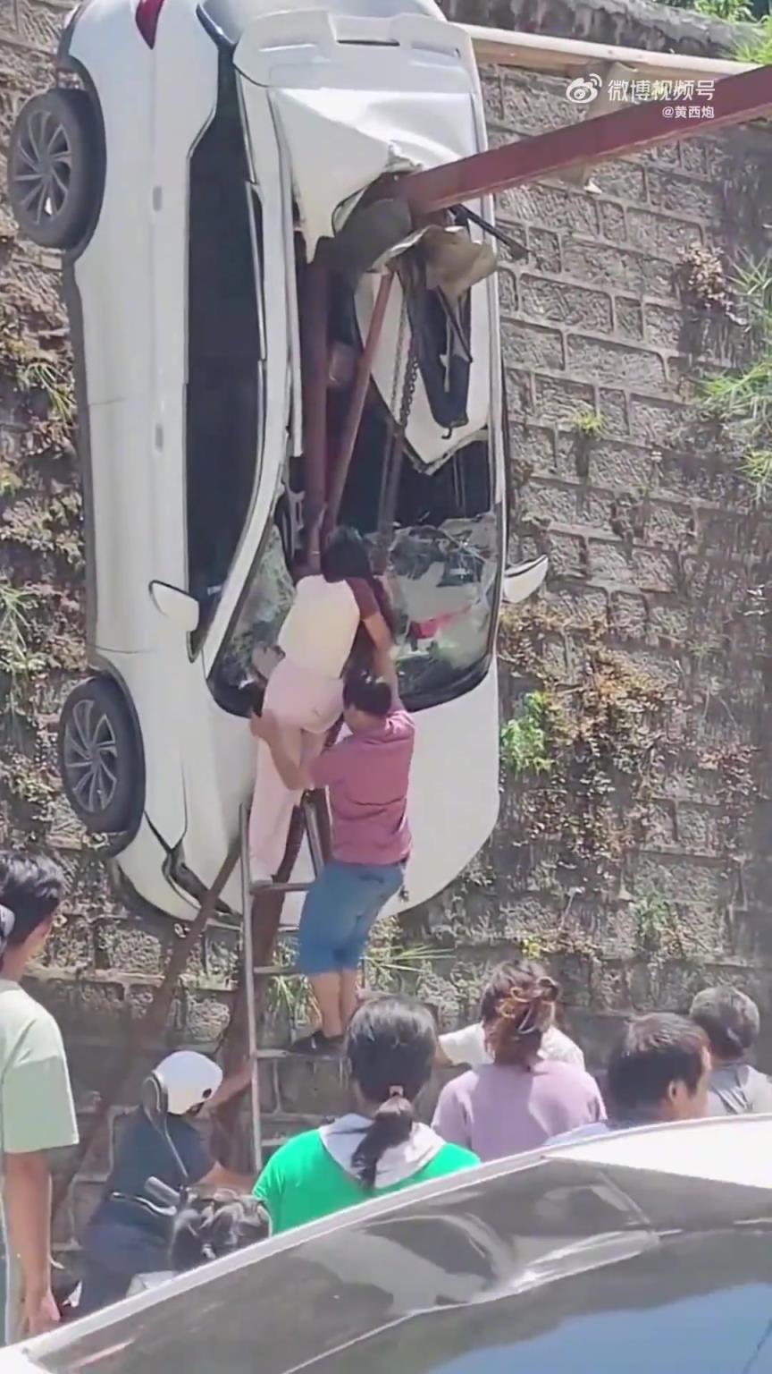 高手，這是如何開上去的？