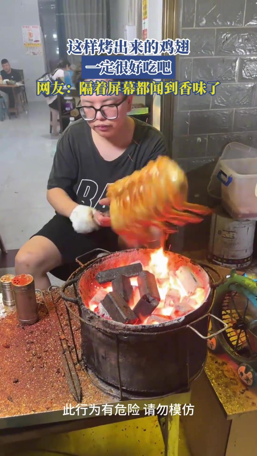 這樣烤出來的雞翅，一定很好吃吧，網(wǎng)友：隔著屏幕都聞到香味了