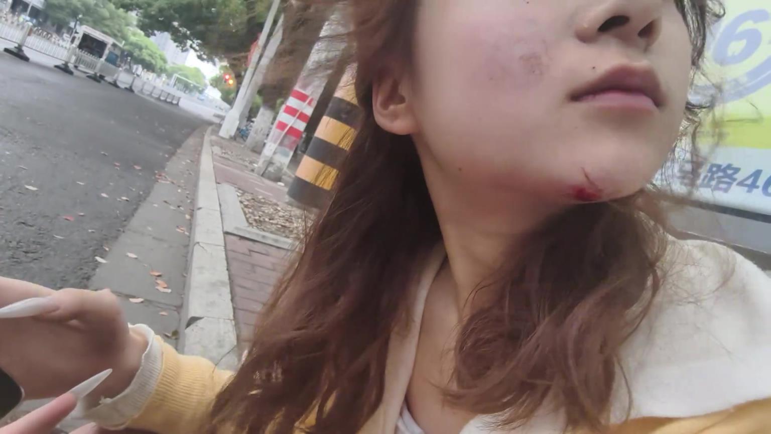 女生這是用臉剎車了??？！