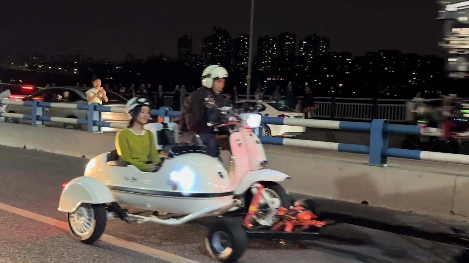 赵丽颖拍戏都不用骑车吗