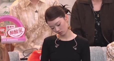 当单姐知道自己被投票到第一名和断眉pk时…..肉眼可见的紧张
