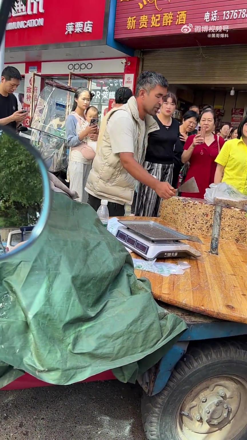 大妈也懵了，没想到一刀下去倾家荡产了！