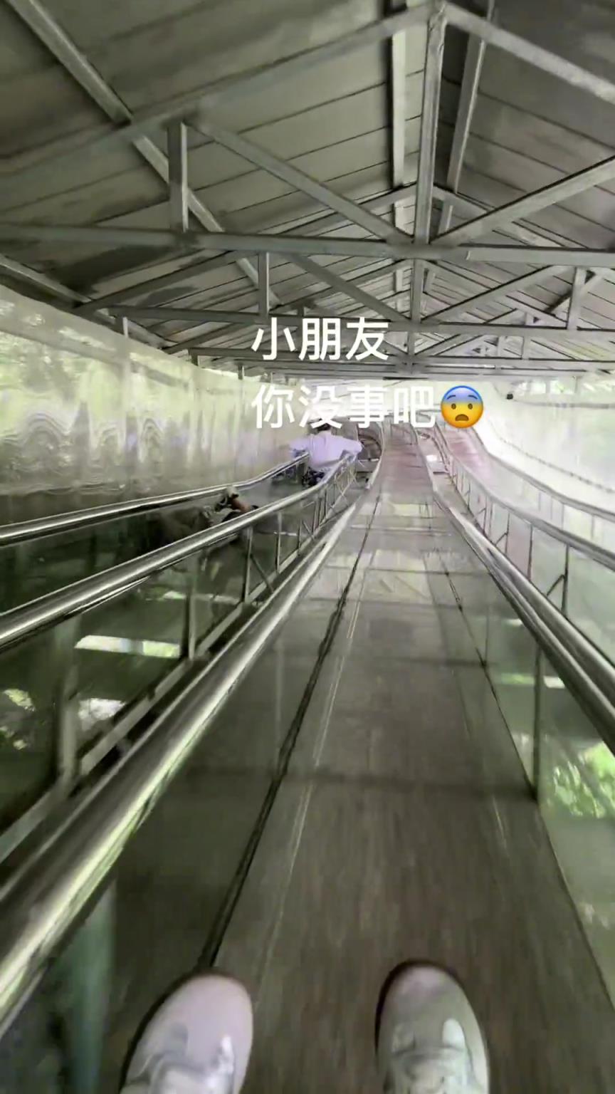 小朋友，你沒事吧！喜歡頭朝下滑滑梯嗎