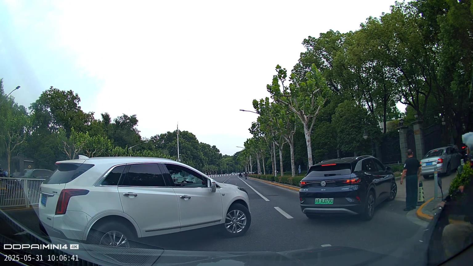 人家都在好好排隊，有些人就喜歡搞特殊插隊