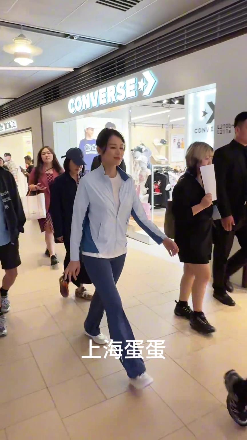 网友线下偶遇胡杏儿,状态看着真好!!!